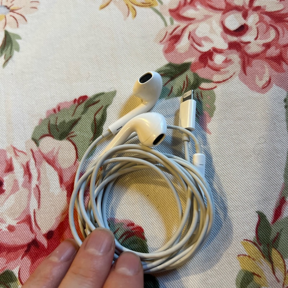 In-ear apple headphones/ earbuds with lightning plug